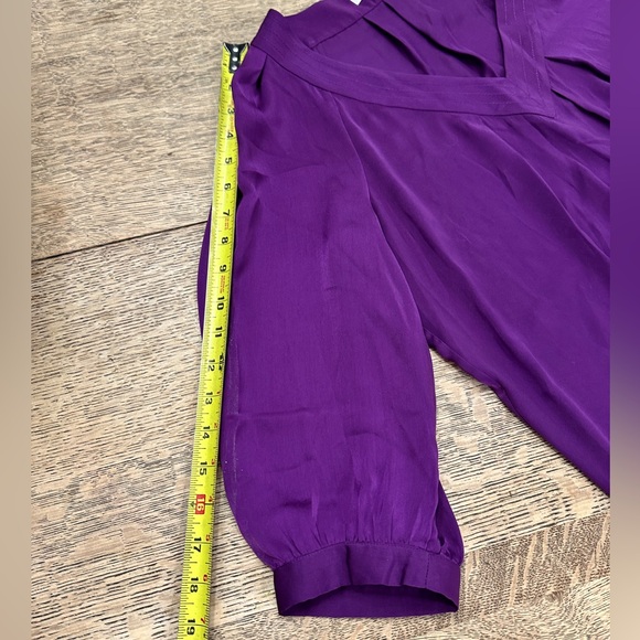 Banana Republic NWOT Flowy Pleated Purple V Neck Silky Satiny Top Blouse Medium - Picture 14 of 16